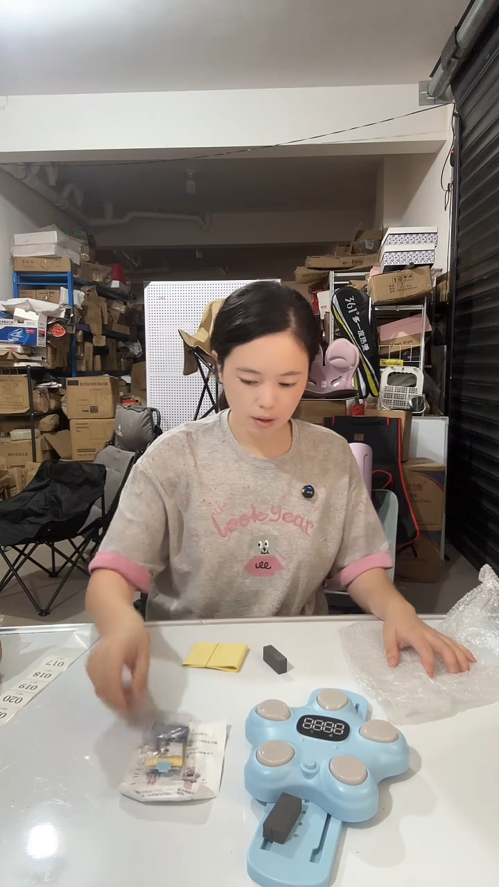 17日用百货摸高器