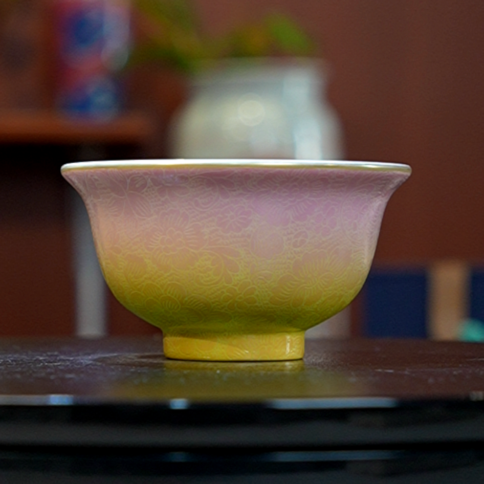 12.26/r01737/李祖强/青花内绘扒花渐变压手杯