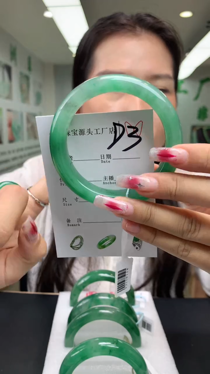 【闪购商品】石英质玉手镯未镶嵌57+