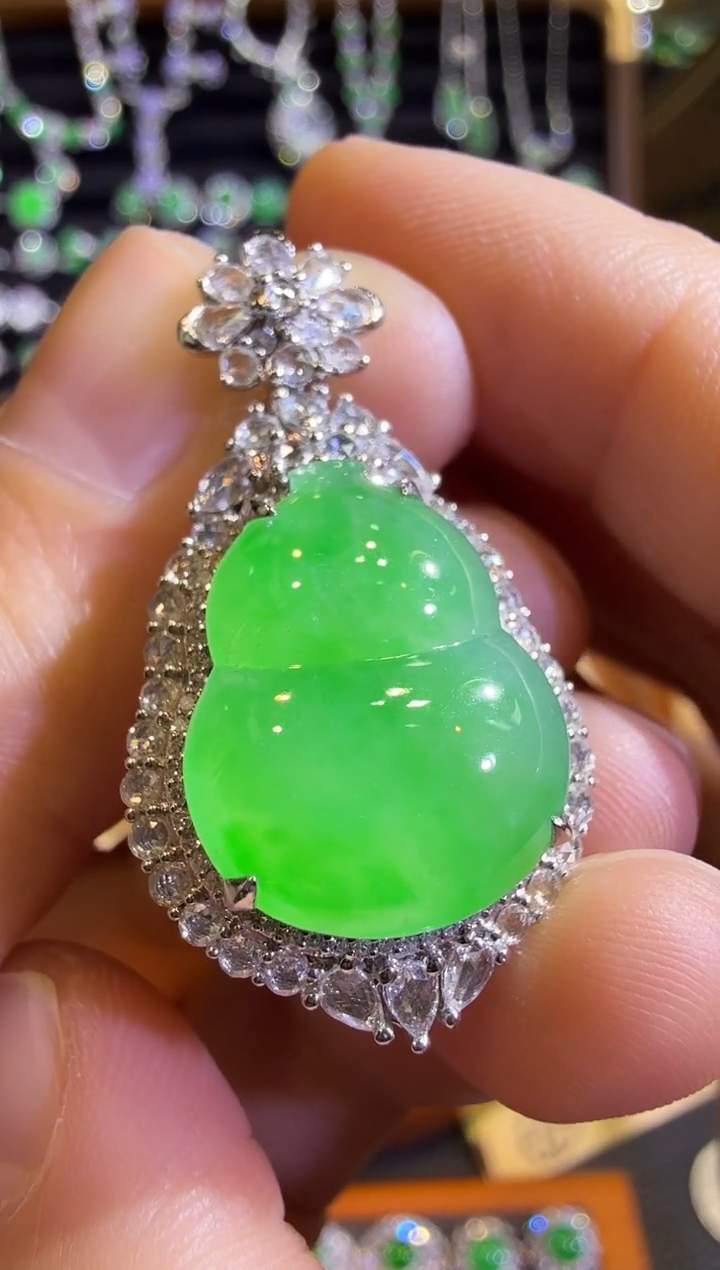 【闪购商品】翡翠吊坠(赠链)18K金镶嵌金丝绿起胶胖葫芦