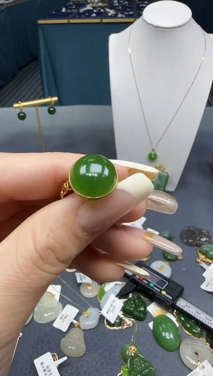 【闪购商品】和田玉戒指18K金镶嵌1