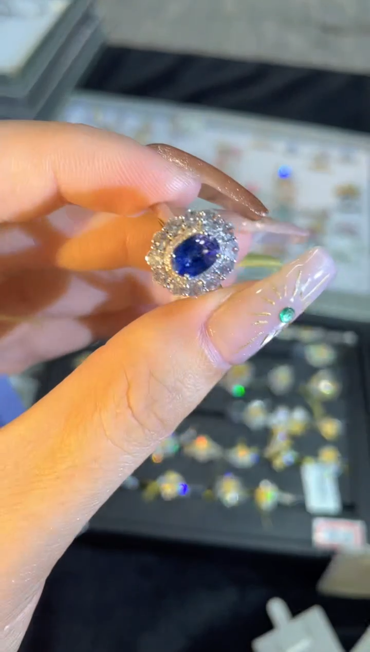 戒指蓝宝石18K金镶嵌蓝宝石戒指