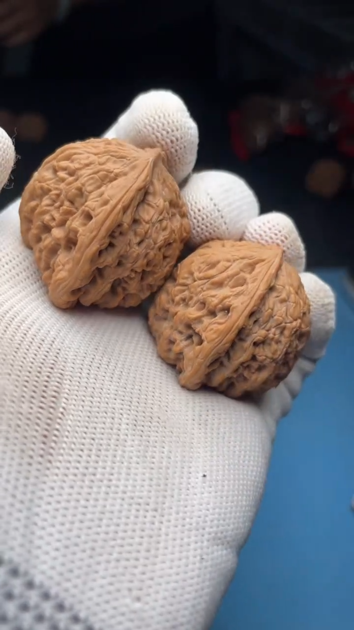 桃核把件a102   红宝石  36尺