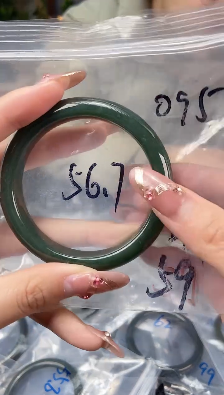 【闪购商品】和田玉手镯未镶嵌和田玉手镯095