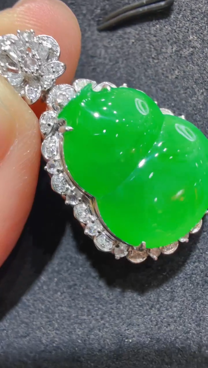 吊坠(不含链)18K金镶嵌翡翠多样性团购发一件