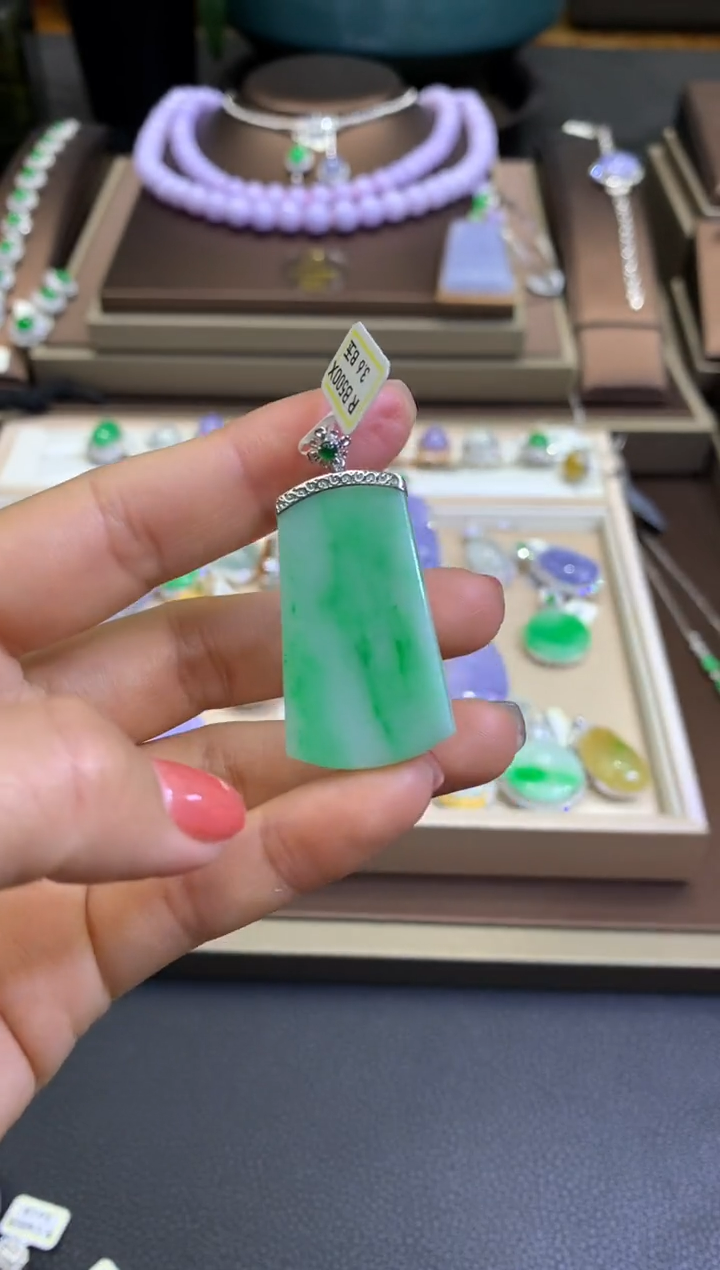 【闪购商品】翡翠挂件18K金镶嵌翡翠A货