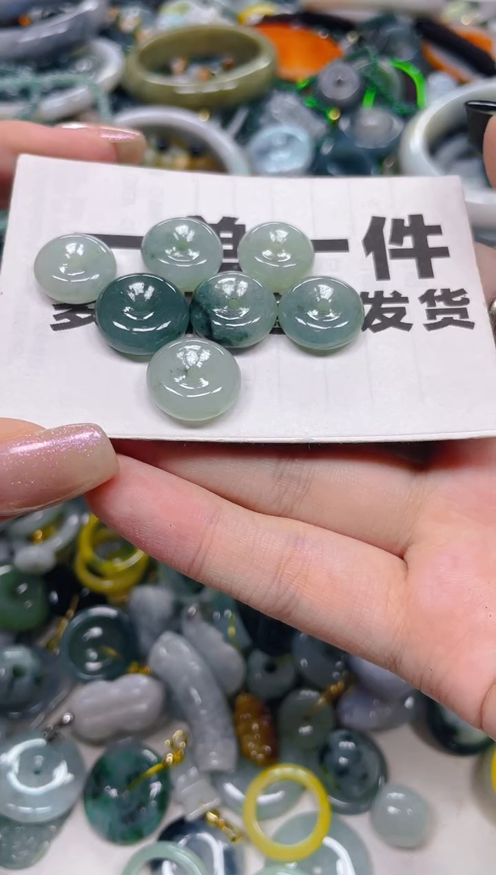 翡翠未镶嵌颈饰一单一个多样性随机发一件