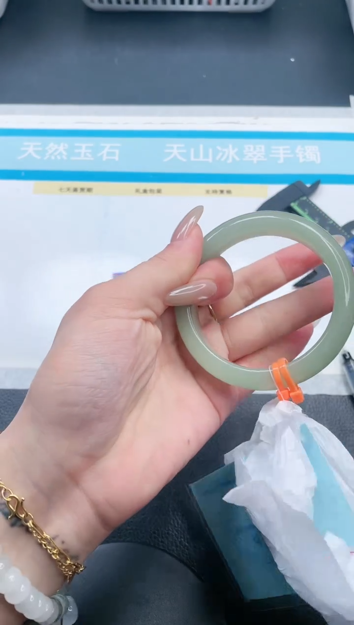 【闪购商品】石英质玉手镯未镶嵌24V14-55