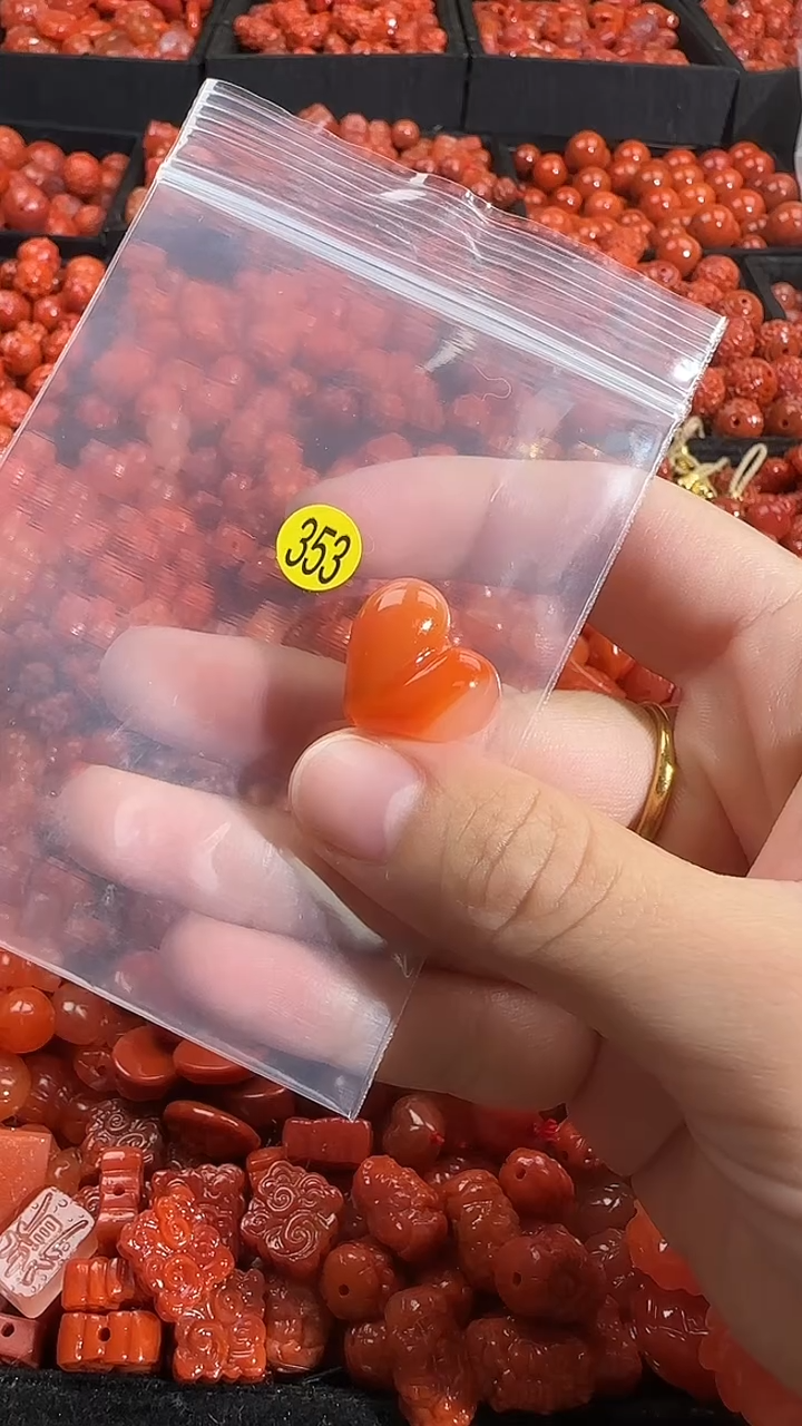 颈饰未镶嵌南红玛瑙1