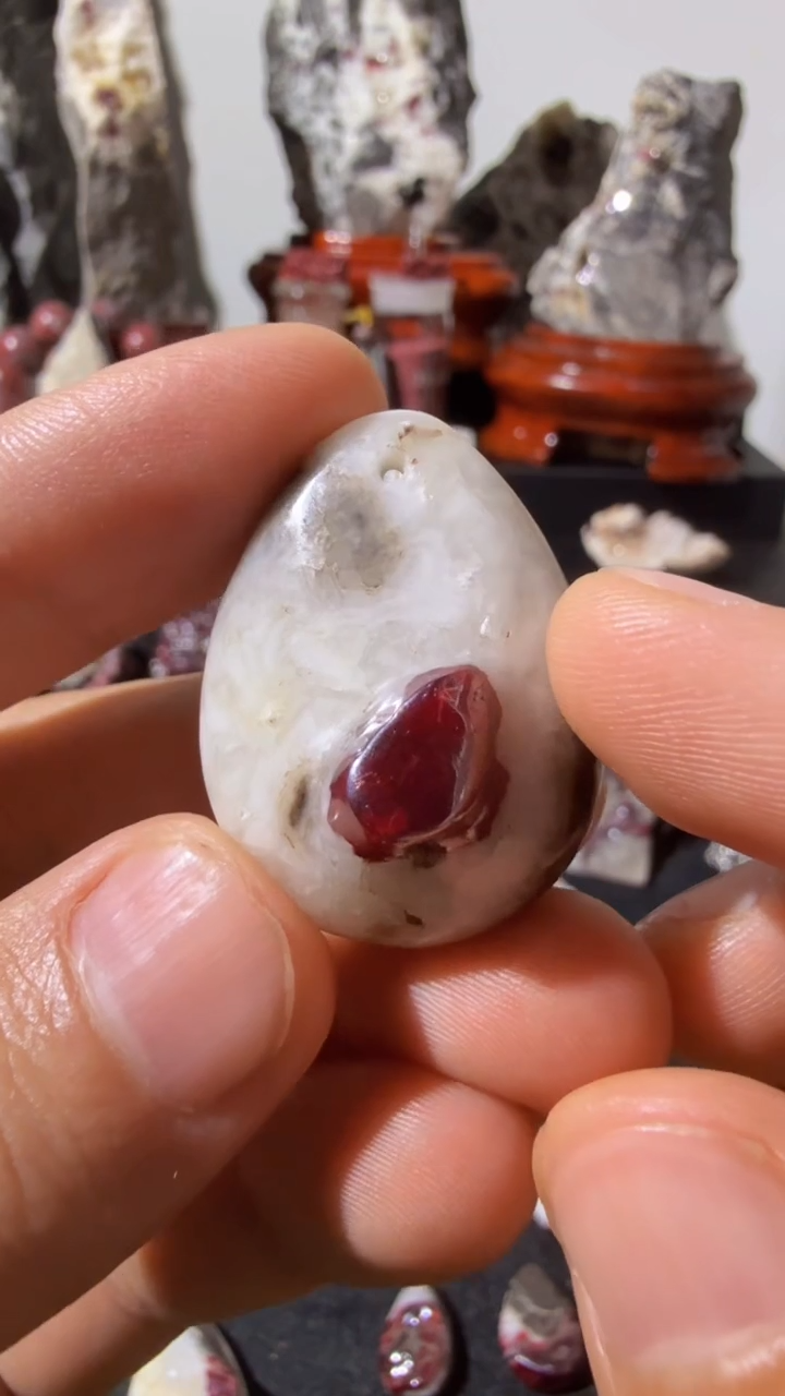 天然辰砂天然辰砂天然朱砂大晶砂随行吊坠