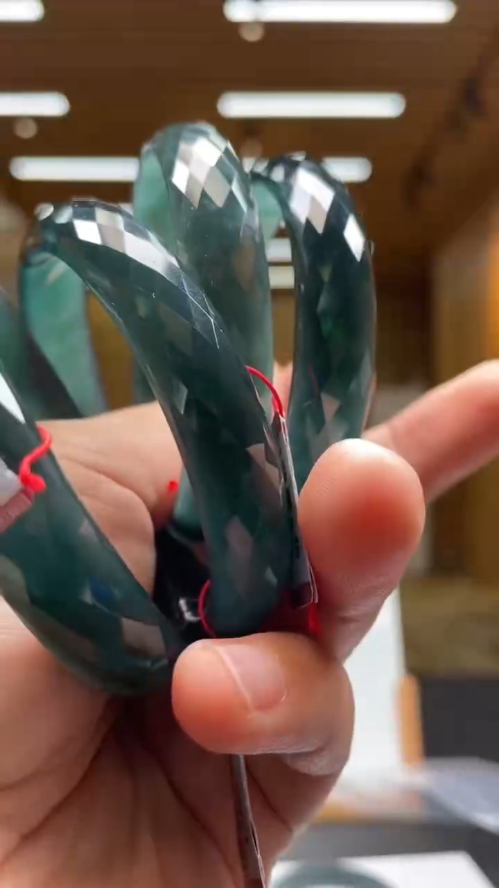 【闪购商品】翡翠手镯未镶嵌多样性发货 （只发一件）x76