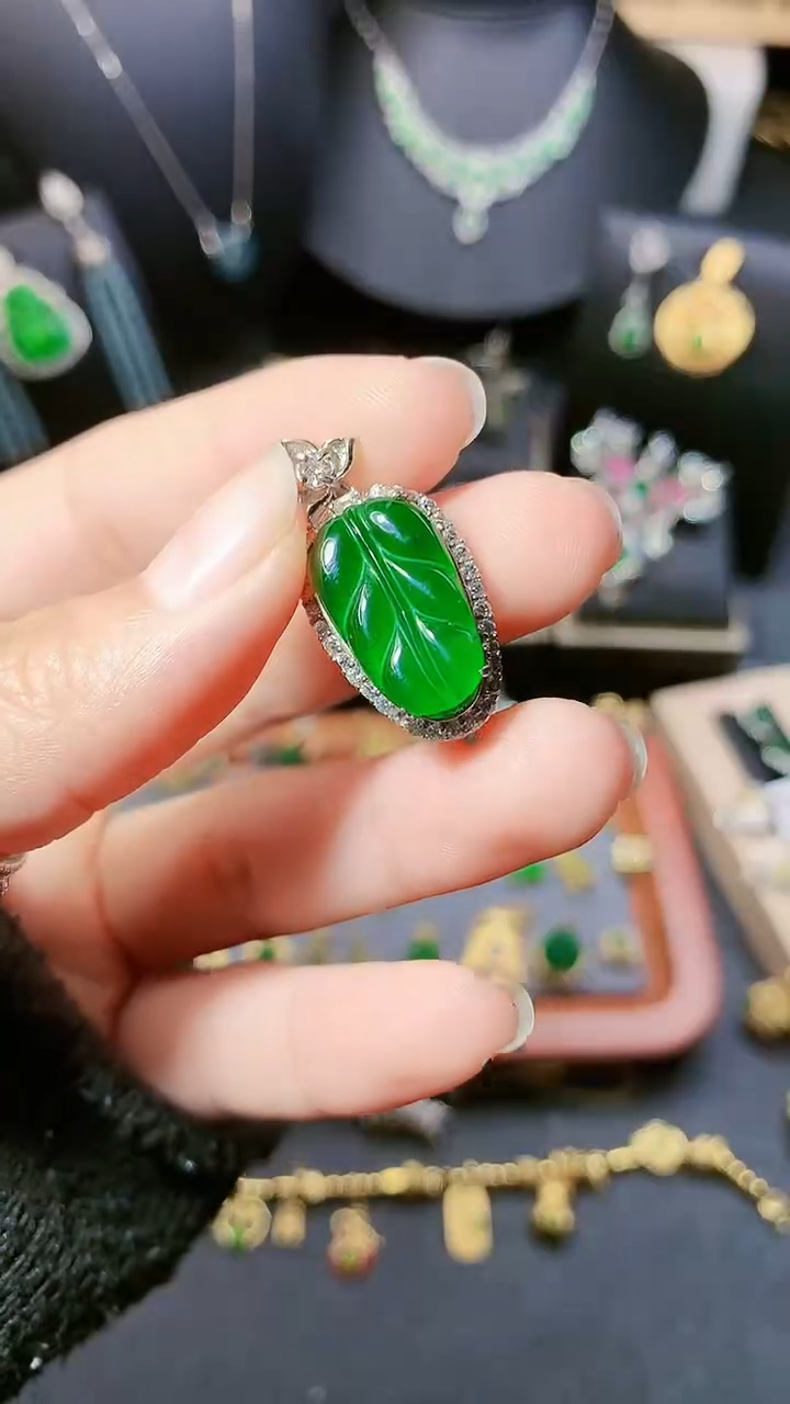 【闪购商品】翡翠吊坠(赠链)银S925镶嵌吊坠