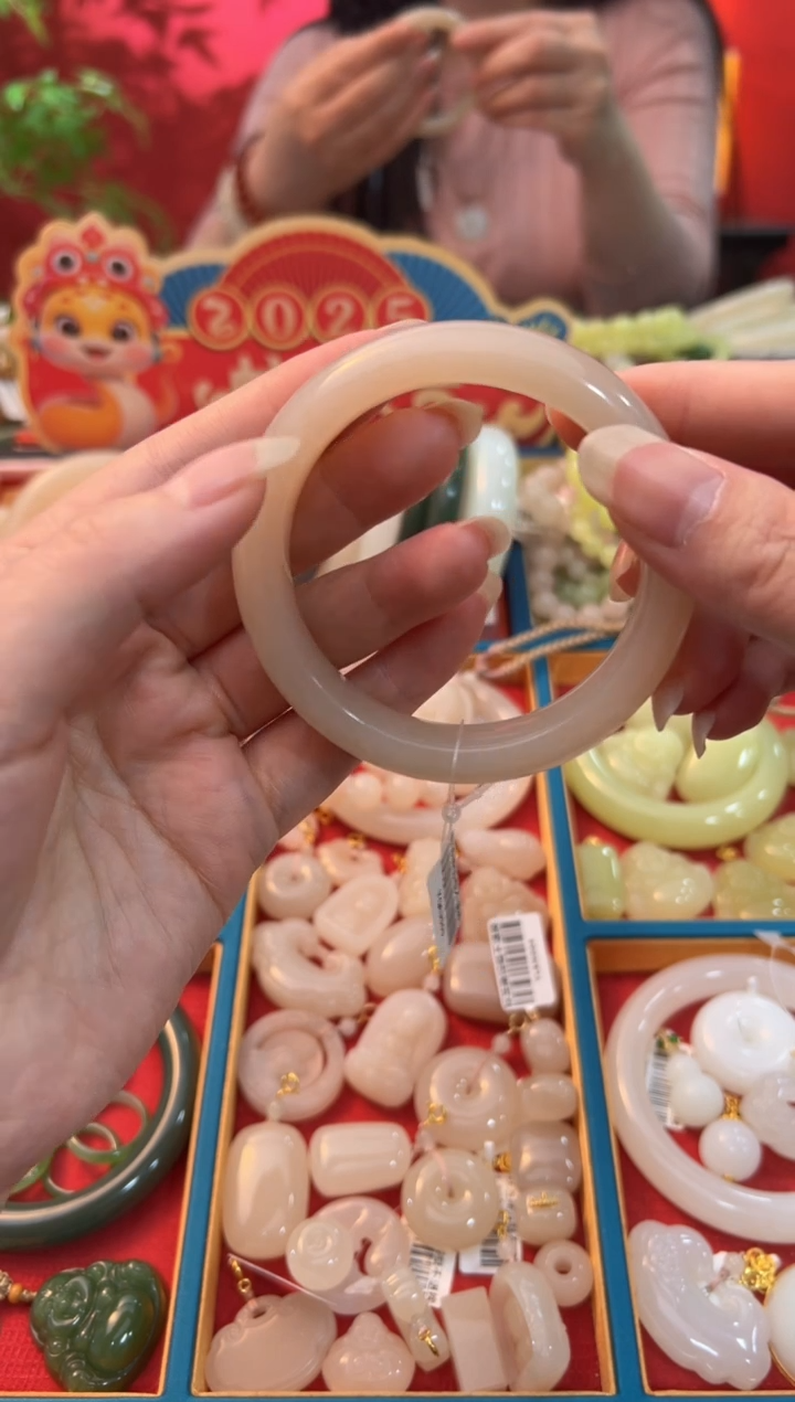 【闪购商品】和田玉手镯58圈口未镶嵌红藕粉正圈手镯