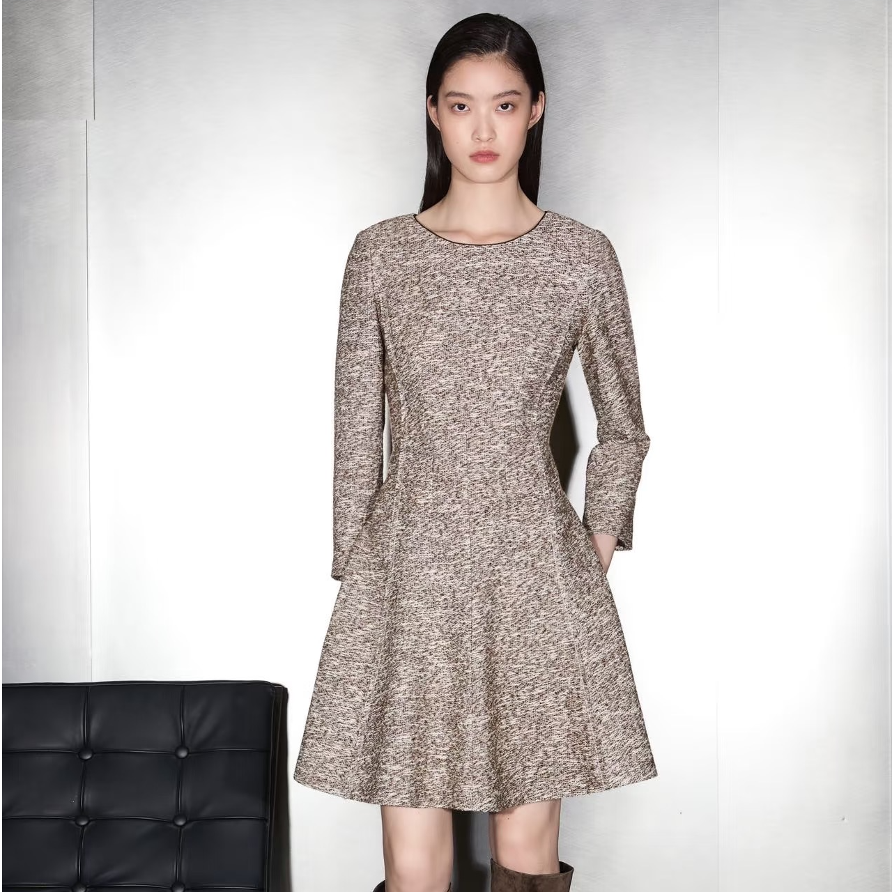长袖圆领连衣裙秋冬荷叶袖针织裙秋冬复古显瘦修身EWF364Y04500
