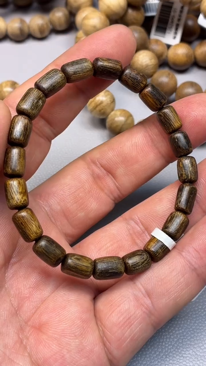 沉香手串 海南红金猊随型单圈沉水多样性发其一