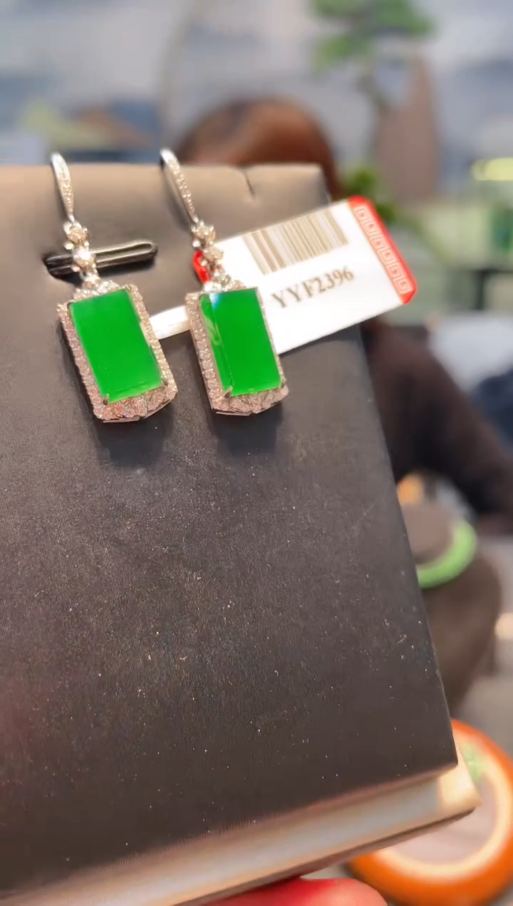 【闪购商品】翡翠颈饰18K金镶嵌A54耳钩