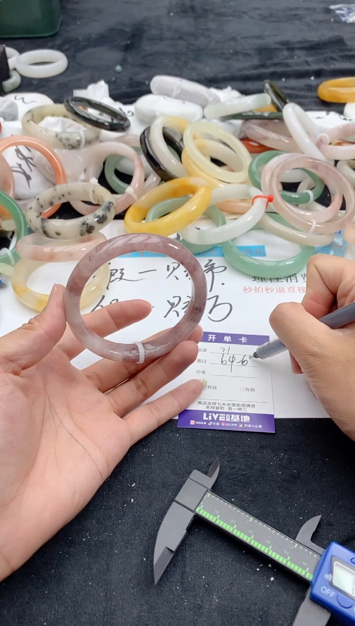 【闪购商品】石英质玉手镯未镶嵌71