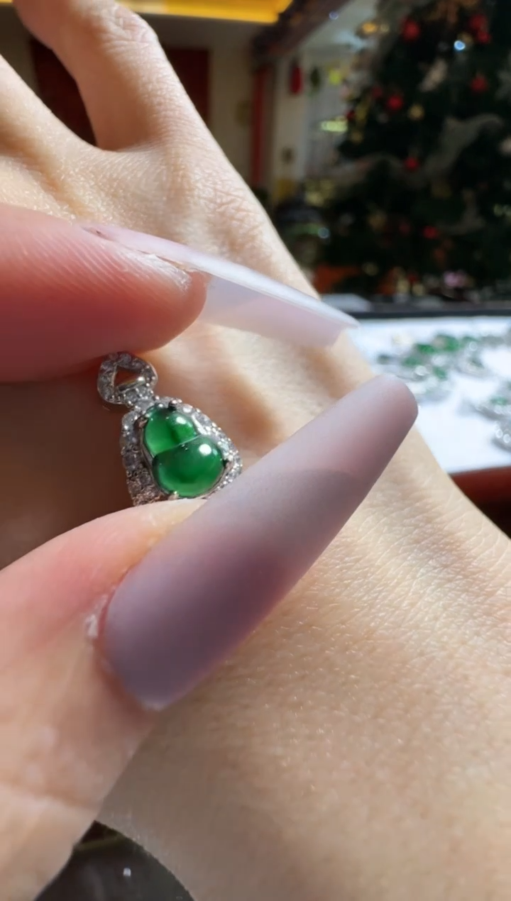 【闪购商品】翡翠吊坠(不含链)未镶嵌翡翠