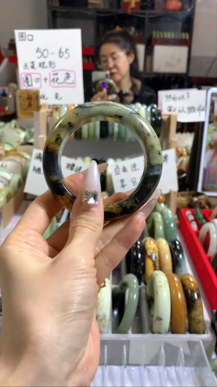 未镶嵌岫玉手镯34