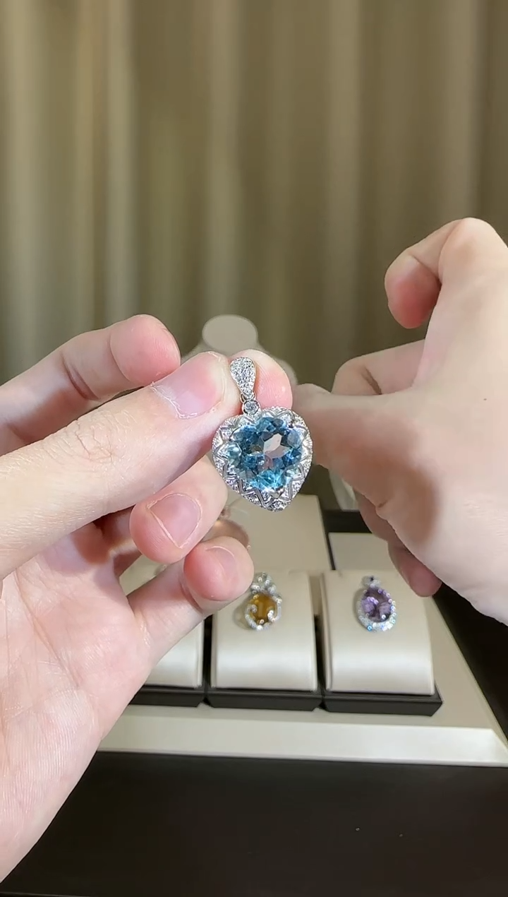 【闪购商品】托帕石颈饰银S925镶嵌12mm爱心款