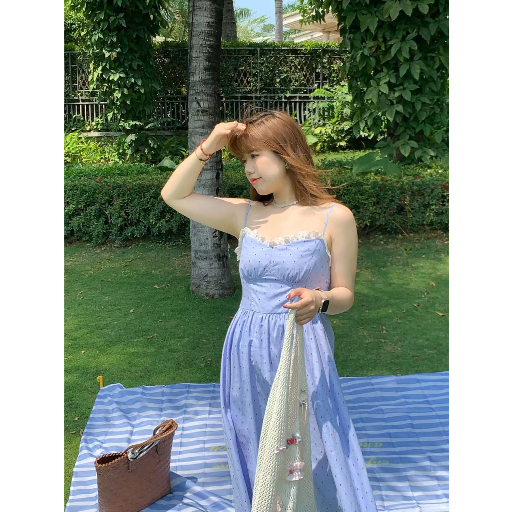 【现货】米米子“假日出逃”蓝格子红色波点蕾丝拼接吊带连衣裙显瘦