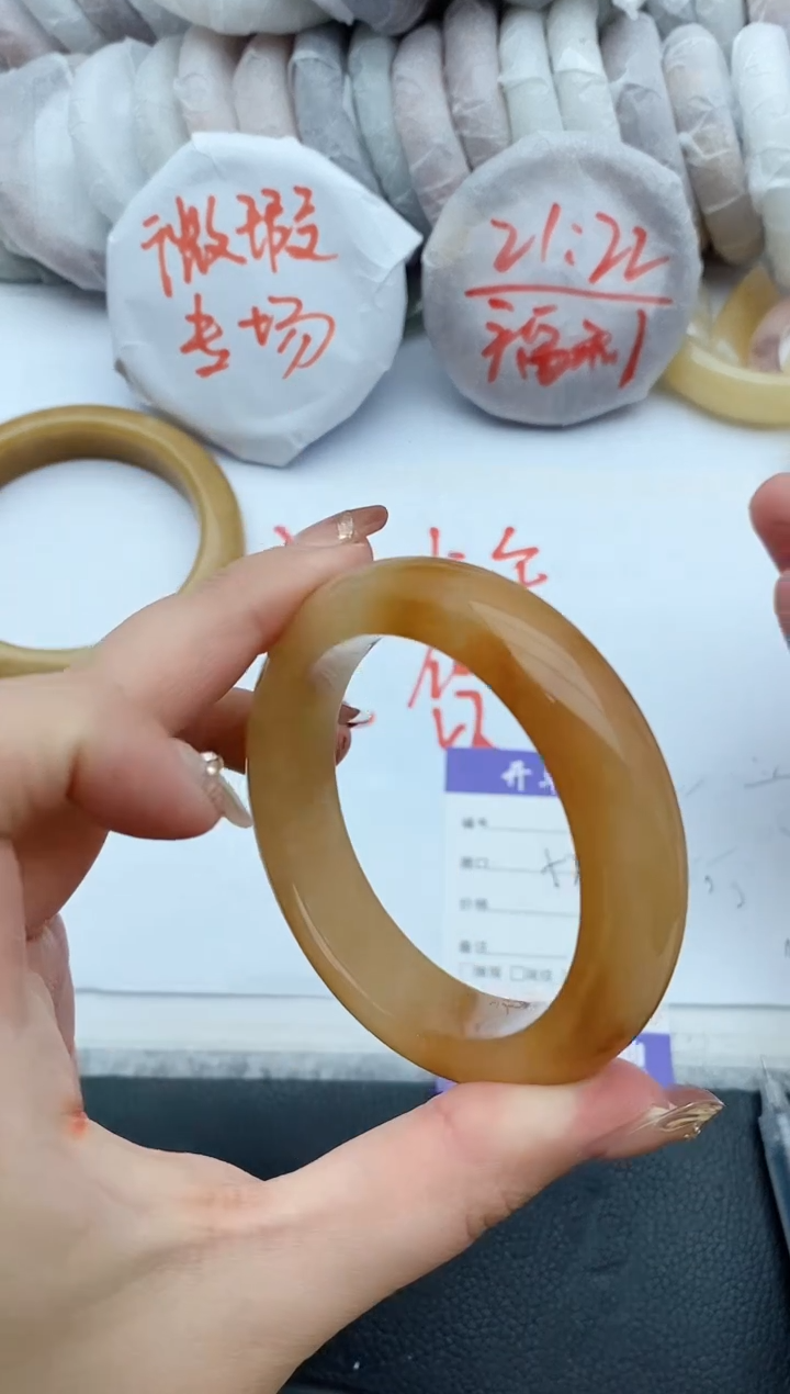 【闪购商品】石英质玉手镯未镶嵌B129+52/53