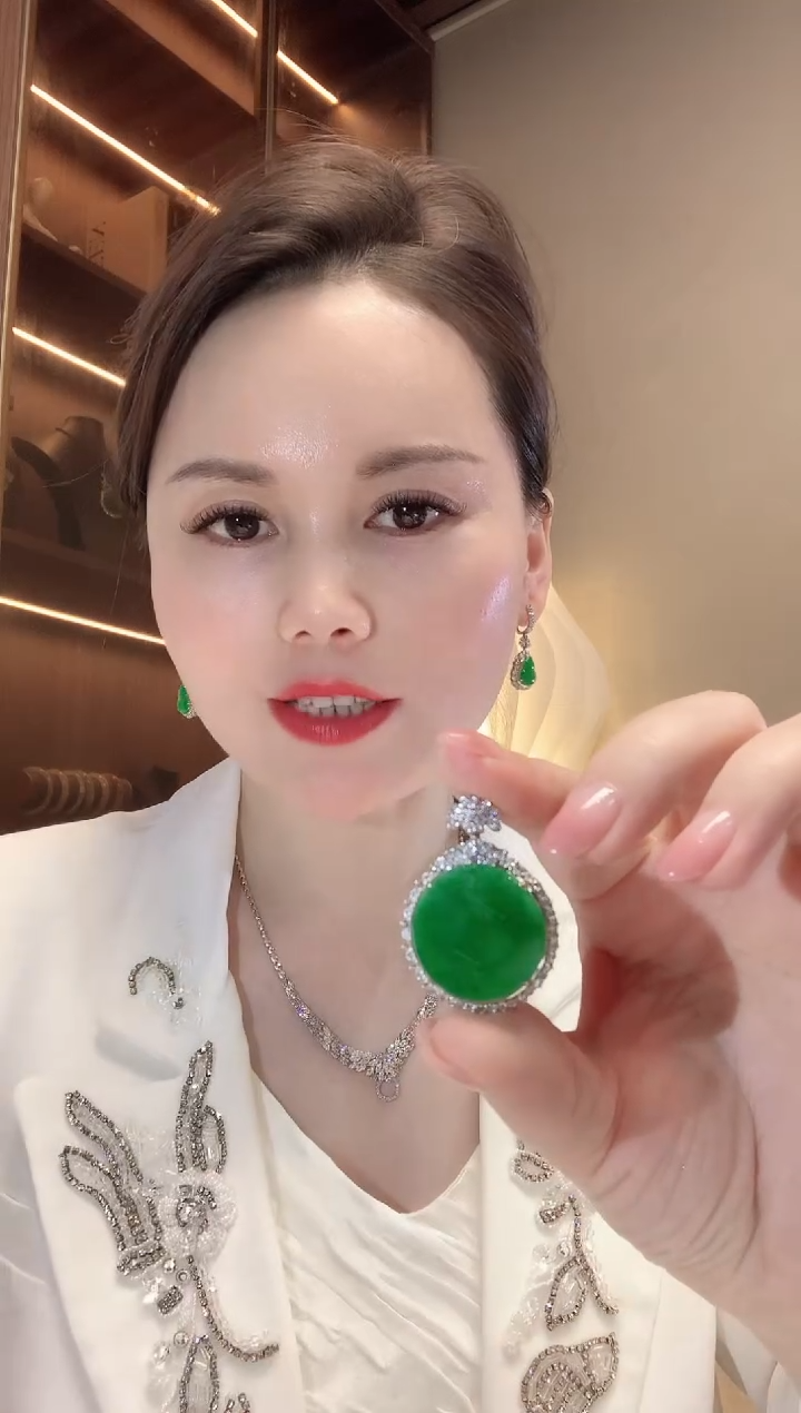 【闪购商品】翡翠吊坠(不含链)18K金镶嵌C90   