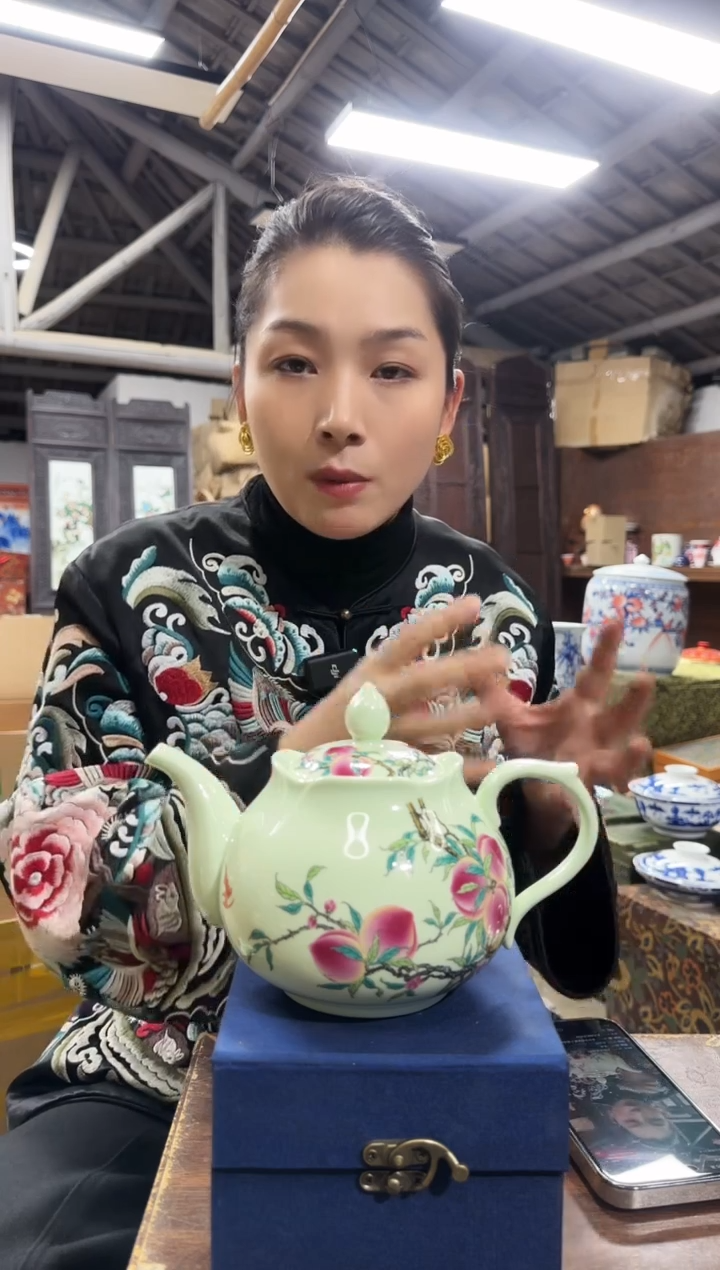 壶瓷绿稀土九桃五福莲花壶