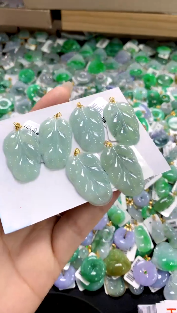 翡翠18K金镶嵌颈饰1111111111（多样性发其一）