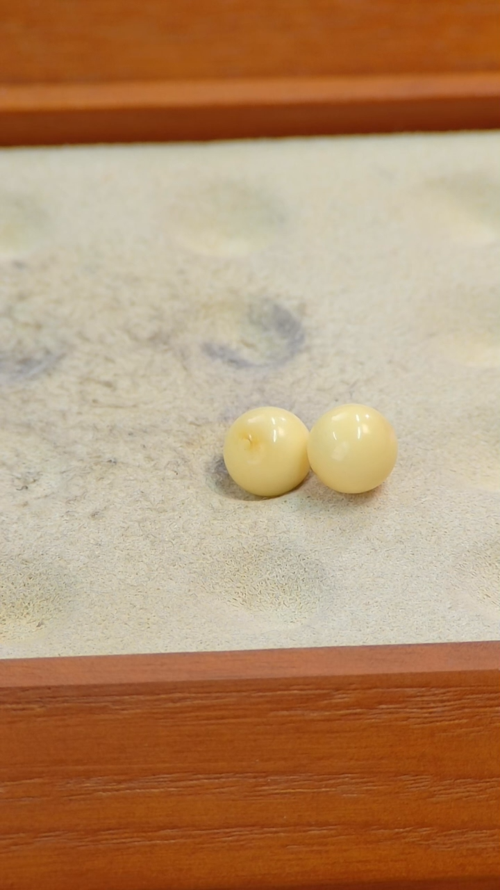 【闪购商品】蜜蜡裸石未镶嵌俄料8MM0.54克