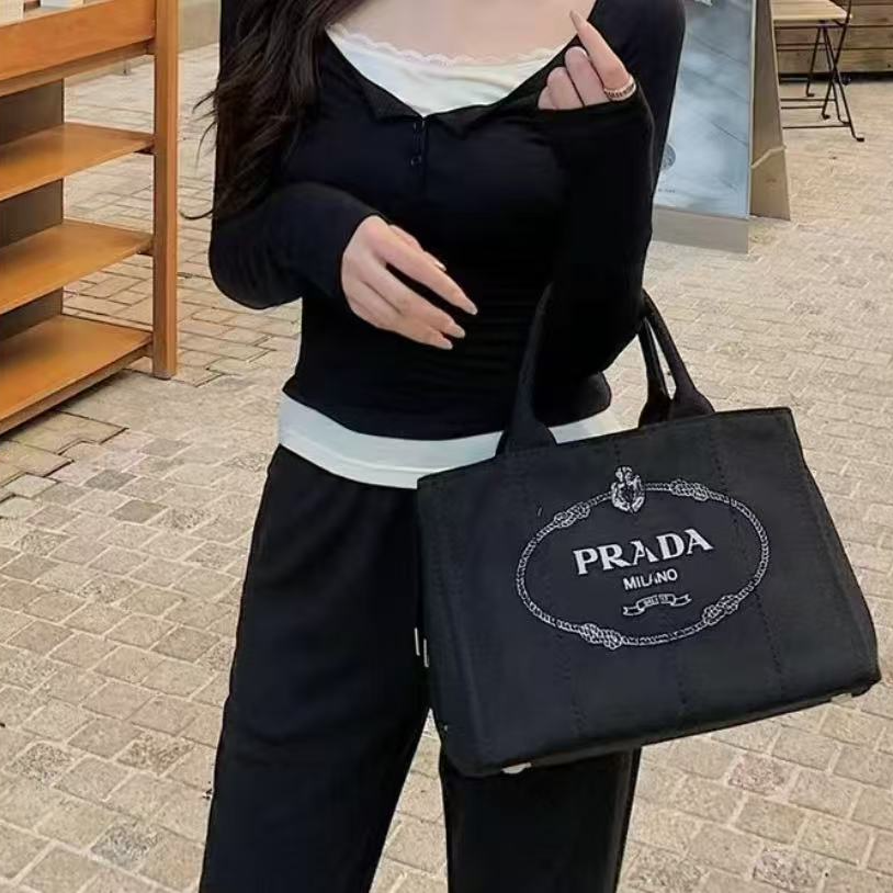 95新 Prada/普拉达 理里奢品/普拉达肩带小号黑色沙滩