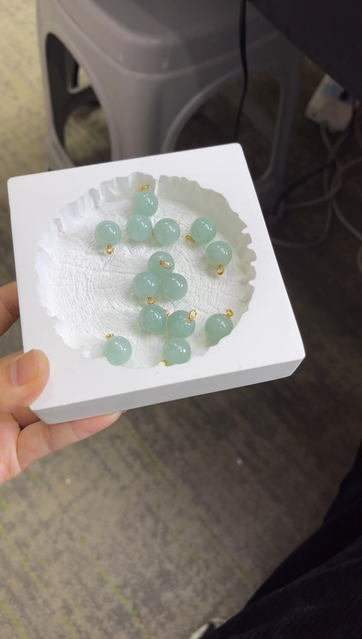 【闪购商品】翡翠颈饰18K金镶嵌M43多样性发一件/配绳子