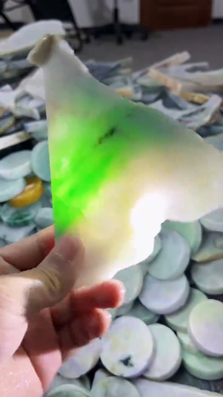 【闪购商品】翡翠挂件未镶嵌A货康壹135