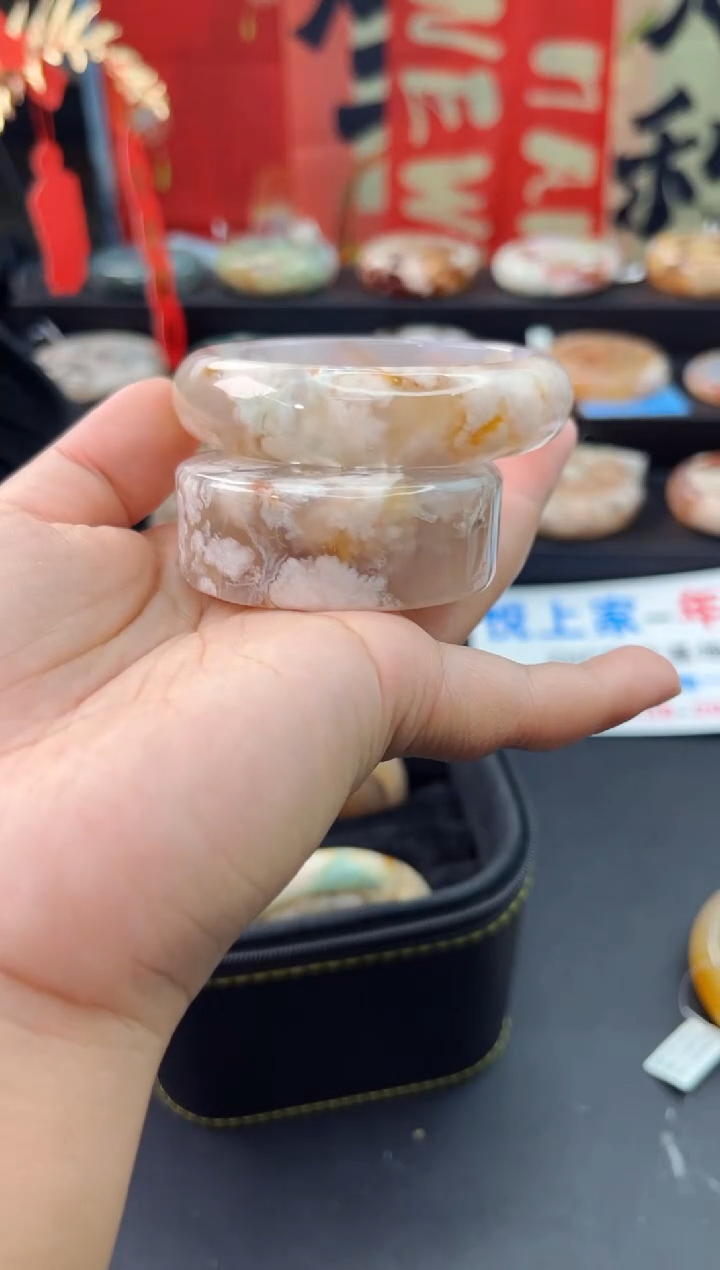 【闪购商品】石英质玉手镯未镶嵌赠送镯心（55圈口）