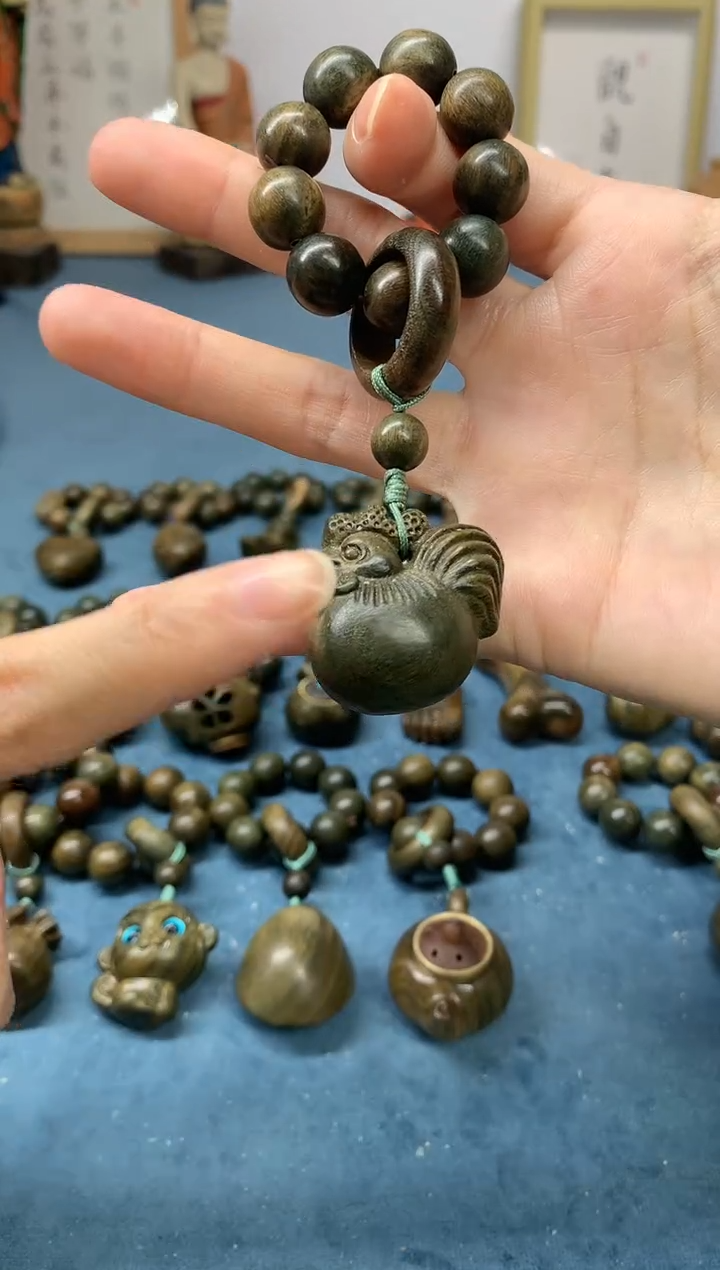 【闪购商品】维腊木（绿檀）把件小鸡 盘玩件