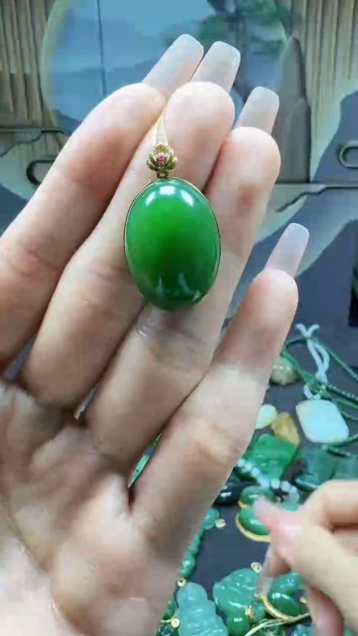 【闪购商品】和田玉挂件18K金镶嵌1