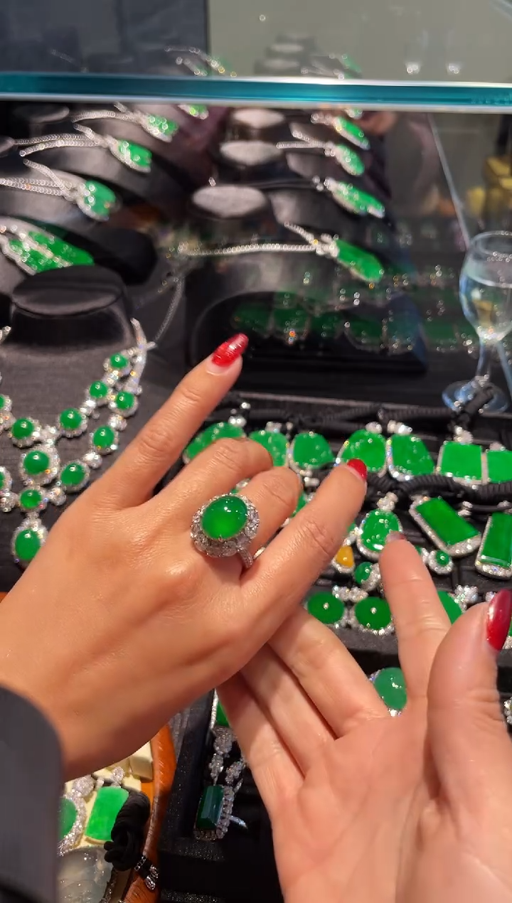 【闪购商品】翡翠戒指18K金镶嵌翡翠