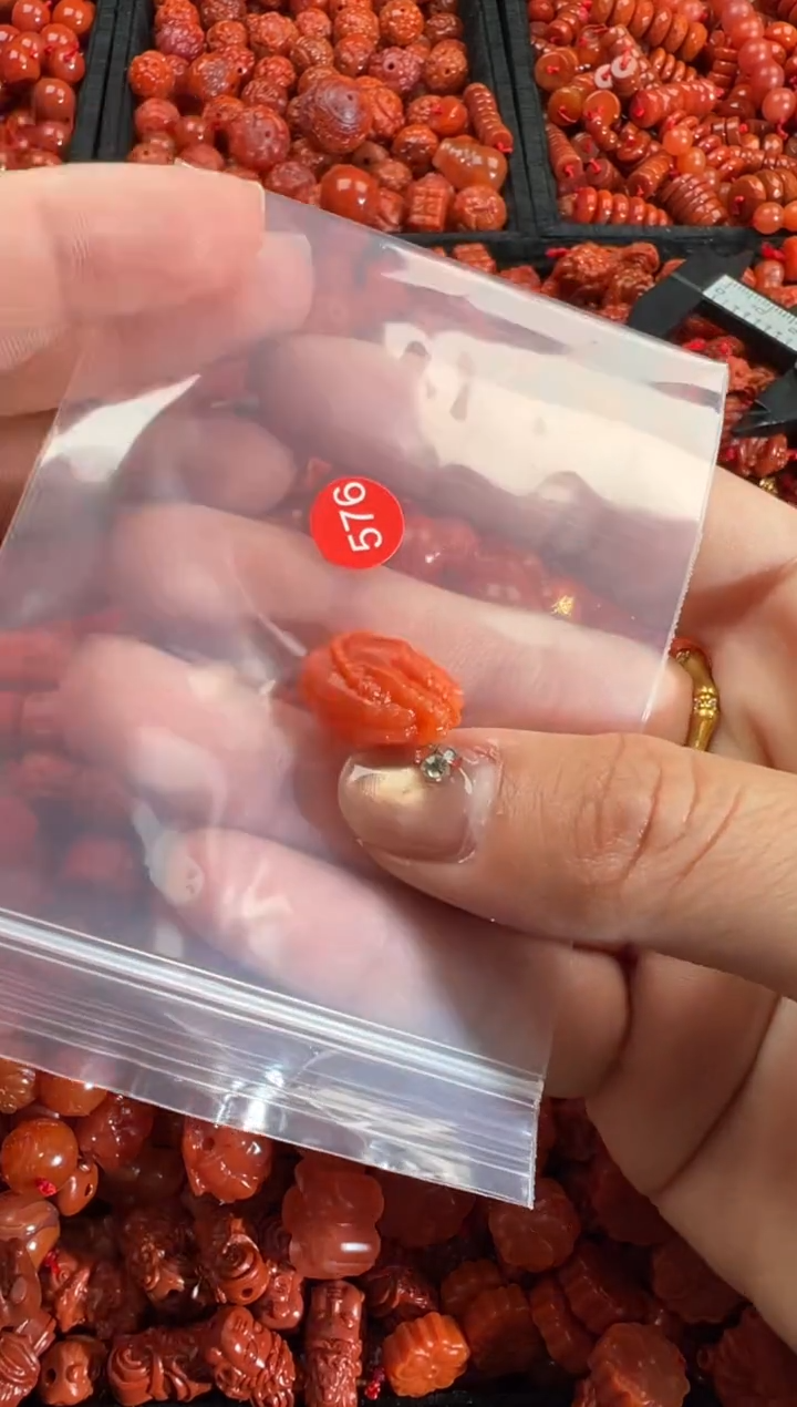 【闪购商品】南红玛瑙未镶嵌颈饰1