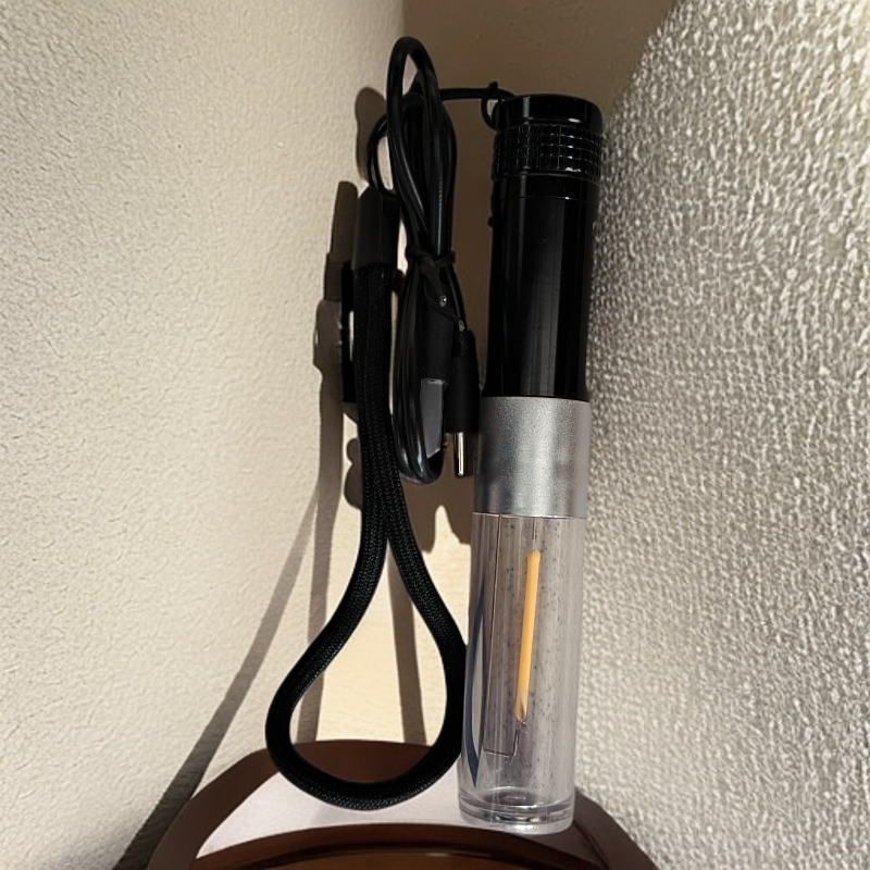 360度磁吸LED钨丝手电筒