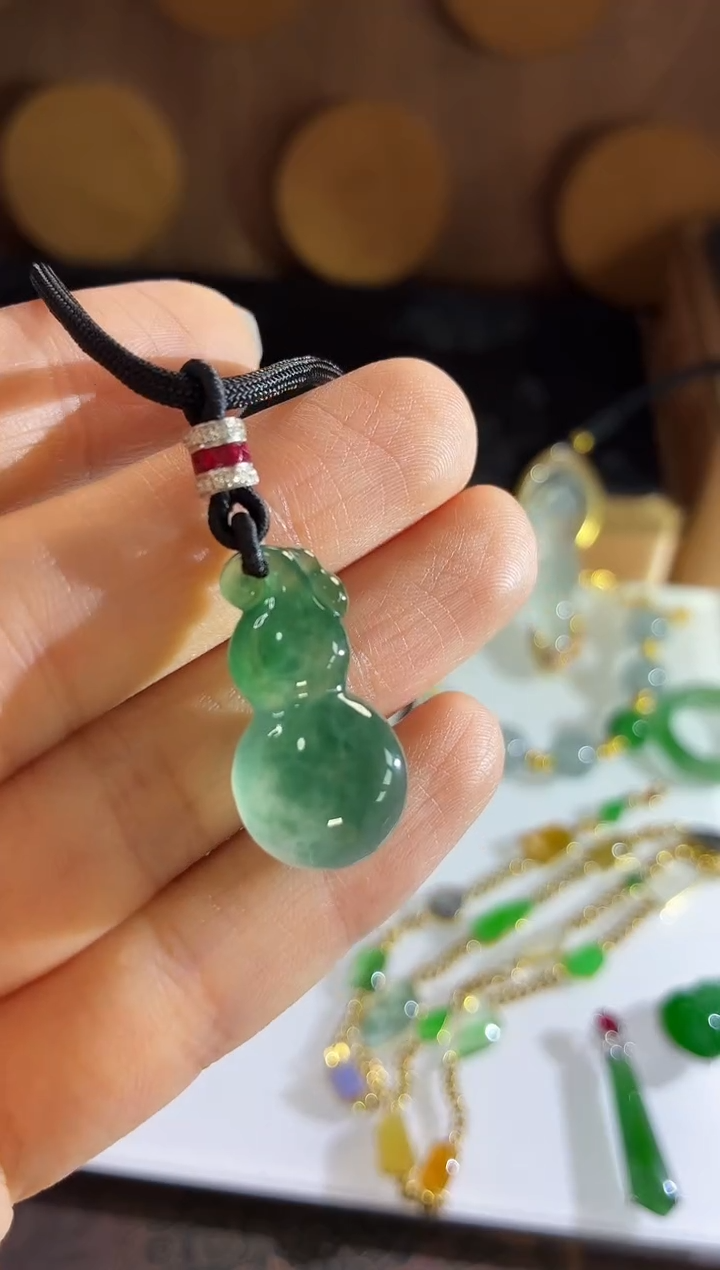 颈饰未镶嵌翡翠吊坠