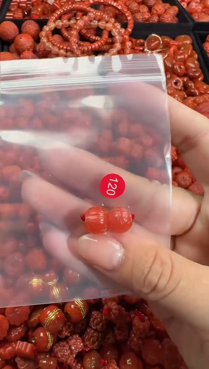 南红玛瑙未镶嵌颈饰1