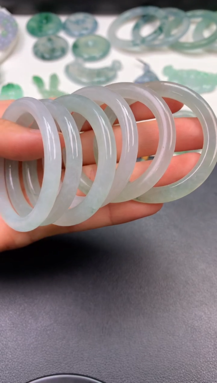 颈饰未镶嵌翡翠无鉴赏期无证书 一条