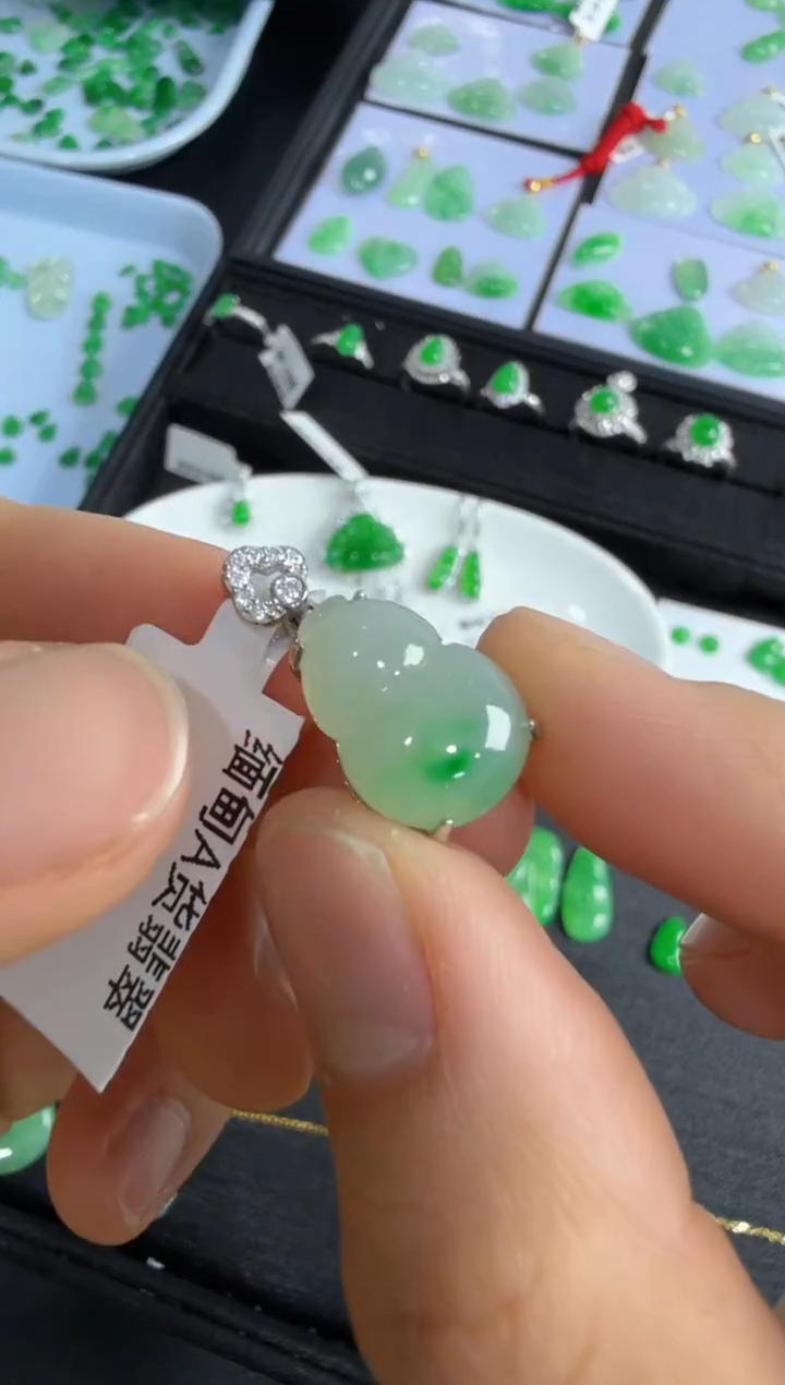 【闪购商品】翡翠吊坠(不含链)银S925镶嵌葫芦吊坠