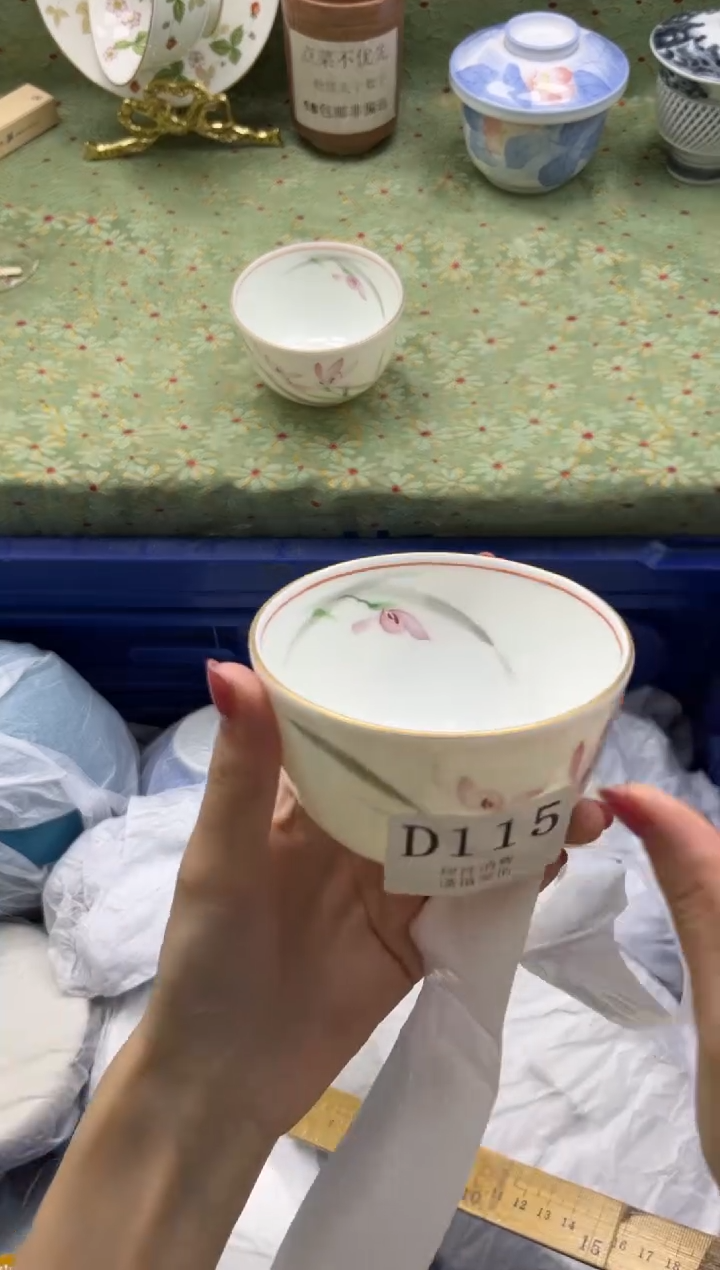 瓷片爱***猪    D115