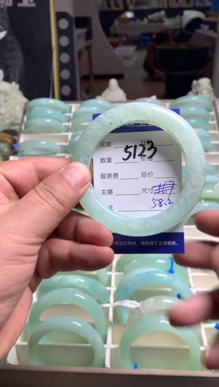 【闪购商品】蛇纹石玉手镯未镶嵌5123