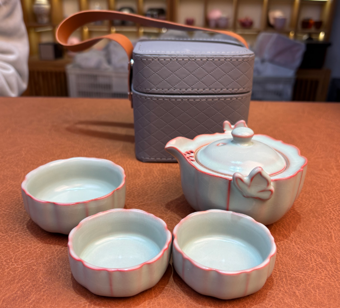 KK0572-汝窑蝴蝶旅行套