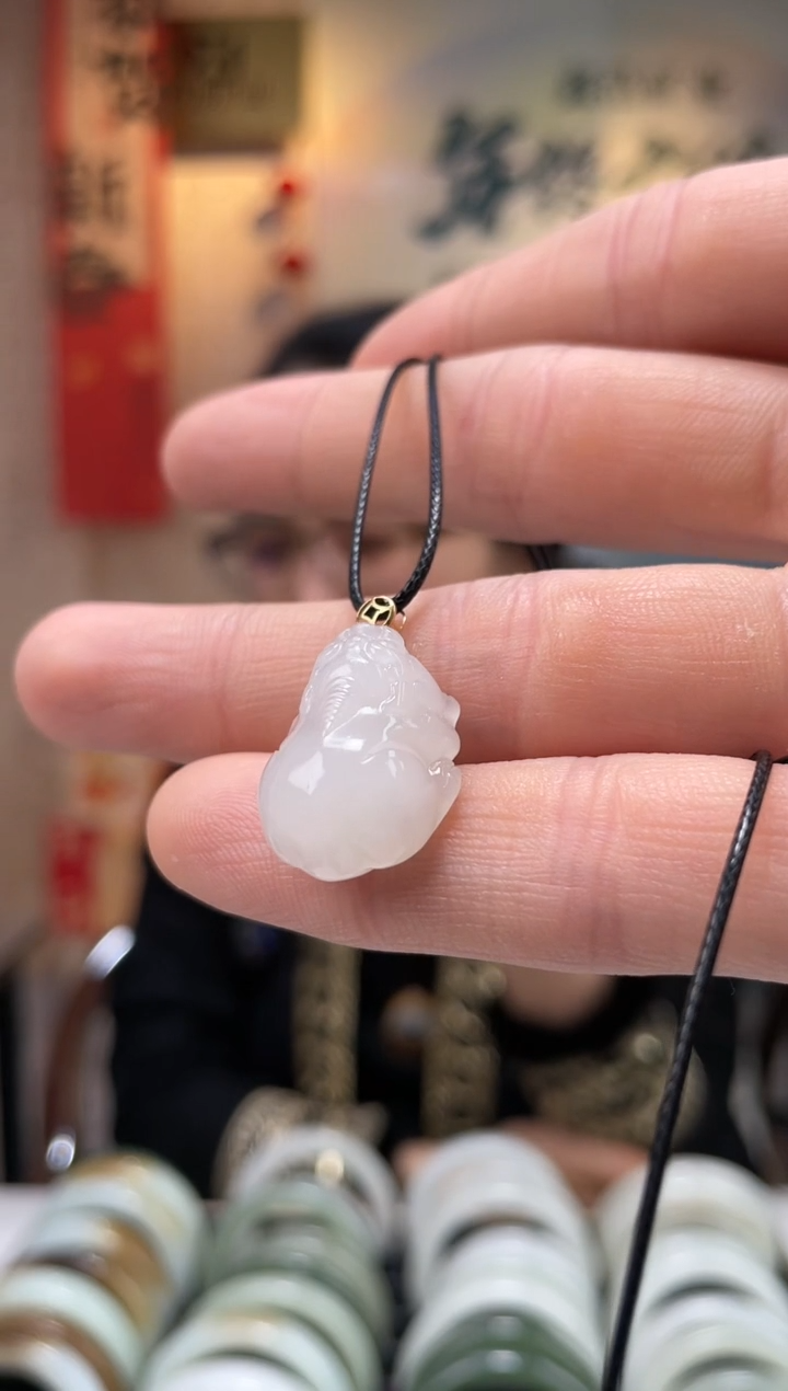 【闪购商品】和田玉颈饰18K金镶嵌貔貅挂件一件