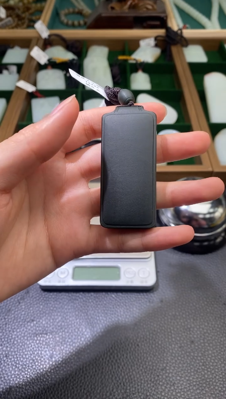 颈饰未镶嵌和田玉新疆戈壁黑青无事牌