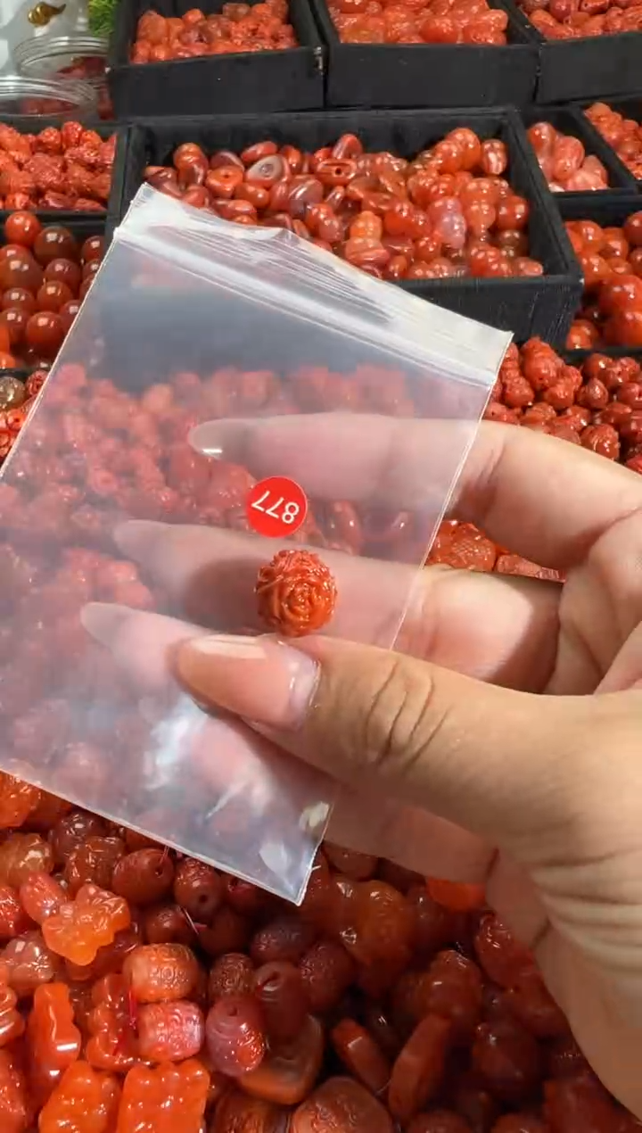南红玛瑙未镶嵌颈饰1