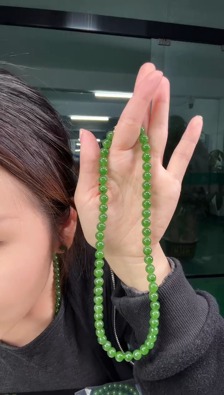 项链未镶嵌和田玉（碧玉）碧玉8mm高阶阳绿项链